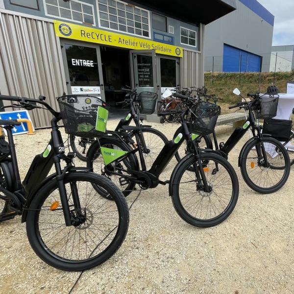 Emmaüs Fontenay le Comte avec son Atelier ReCYCLE est fière de vous présenter notre nouvelle activité ! Découvre FONTELIB le service de location longue durée mis en place par la Communauté de Commune  Pays de Fontenay Vendée où notre équipe assure l'accueil, la mise en service et la maintenance !